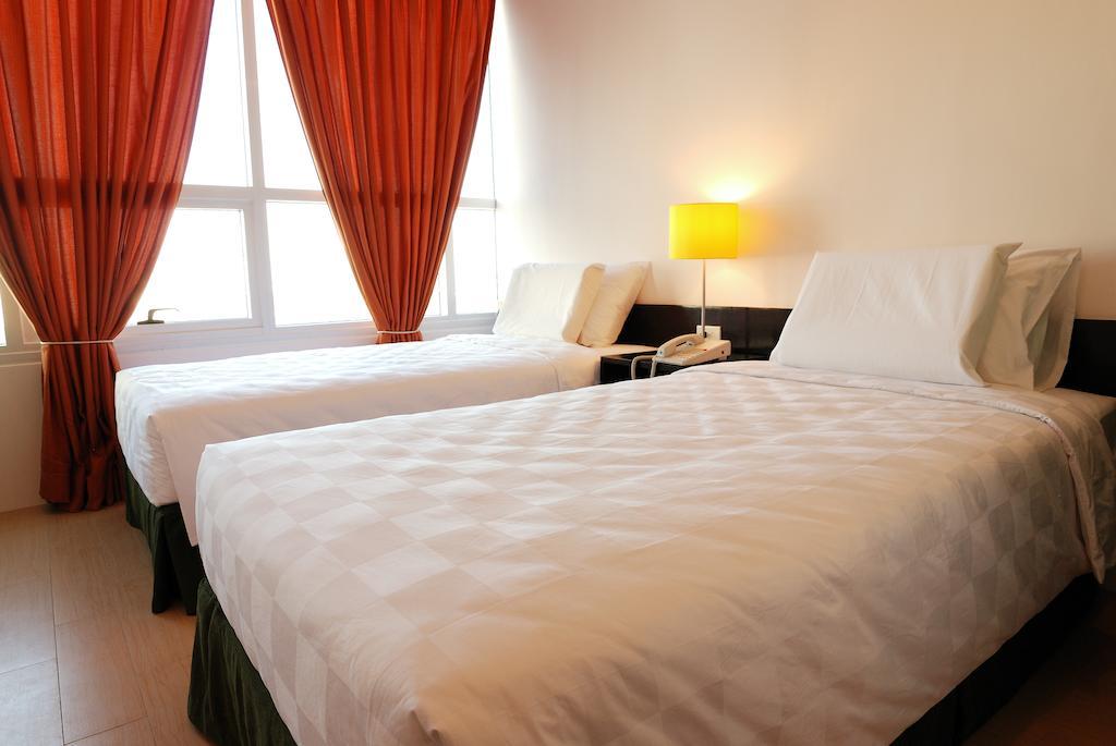 Go Hotels Plus Mandaluyong Ruang foto