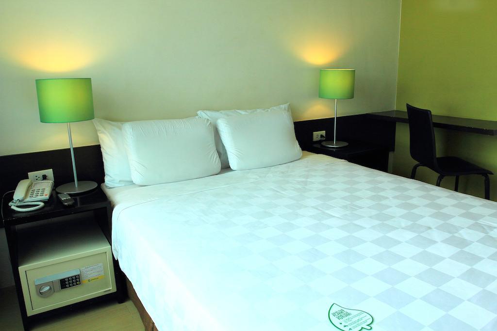 Go Hotels Plus Mandaluyong Ruang foto