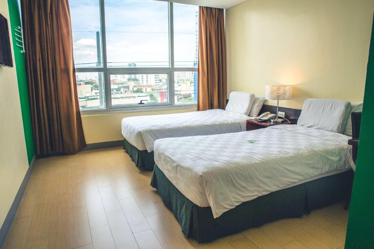 Go Hotels Plus Mandaluyong Bagian luar foto