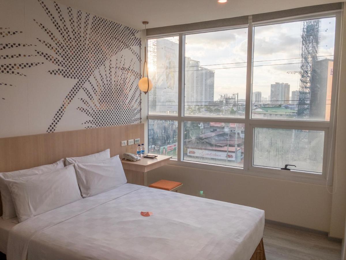 Go Hotels Plus Mandaluyong Bagian luar foto