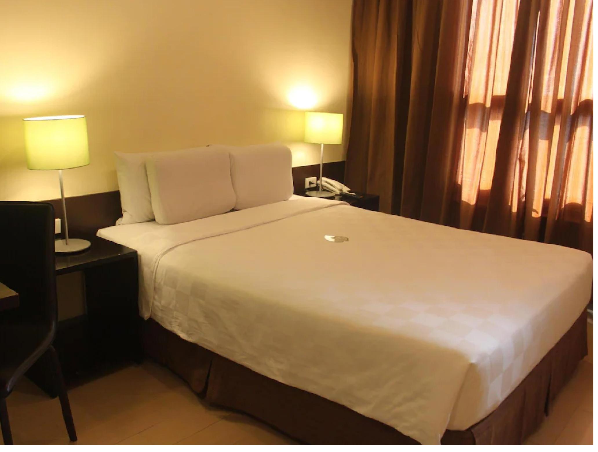 Go Hotels Plus Mandaluyong Bagian luar foto