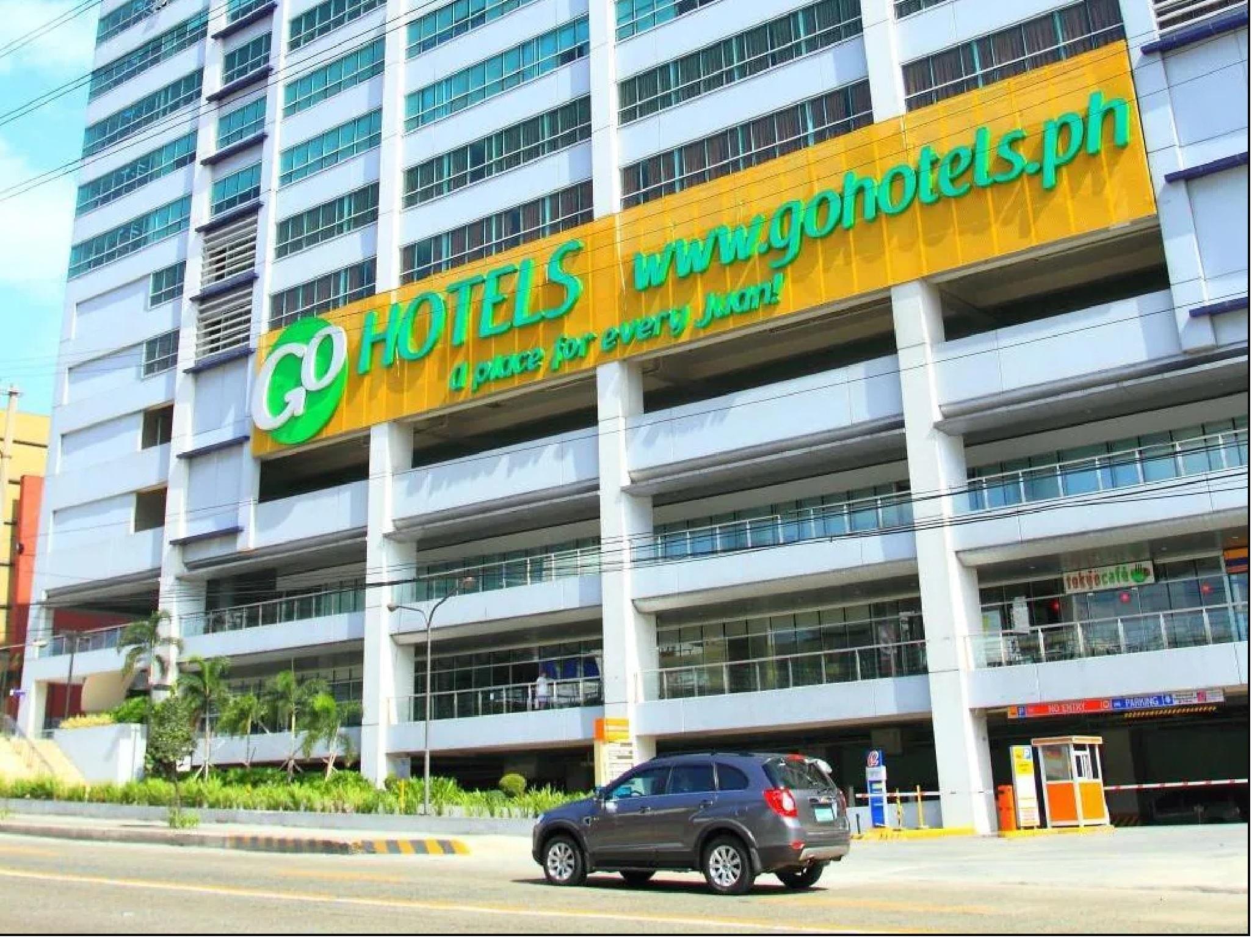 Go Hotels Plus Mandaluyong Bagian luar foto