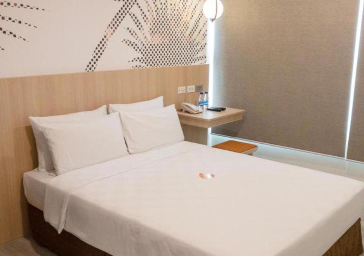 Go Hotels Plus Mandaluyong Bagian luar foto
