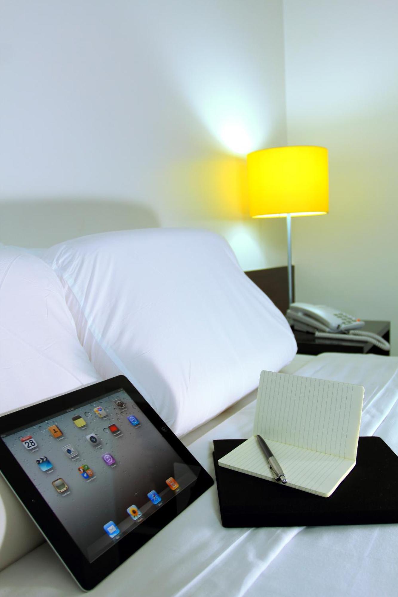 Go Hotels Plus Mandaluyong Bagian luar foto