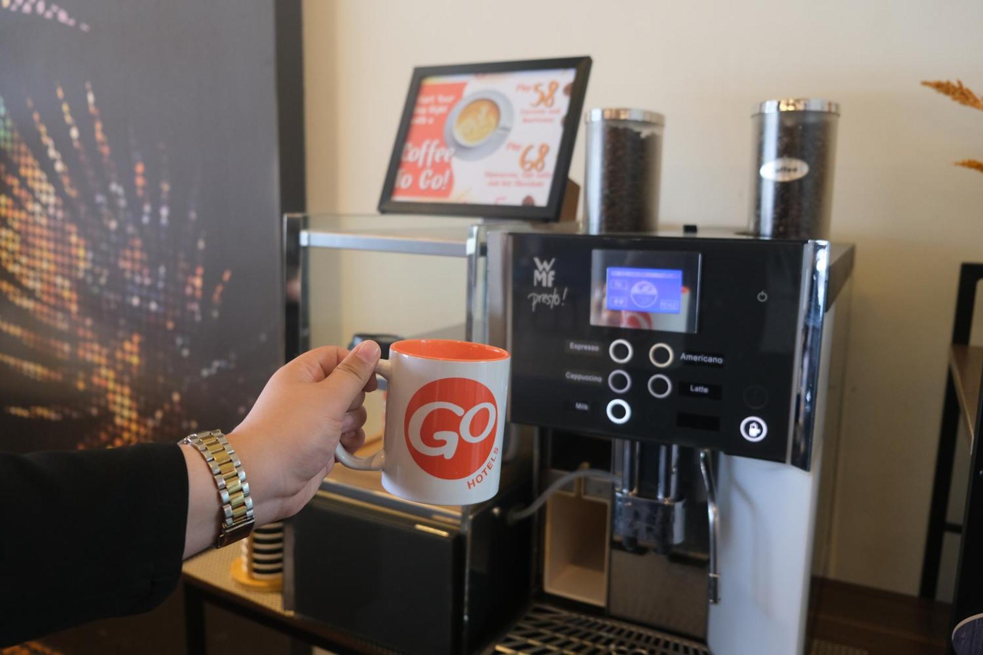 Go Hotels Plus Mandaluyong Bagian luar foto