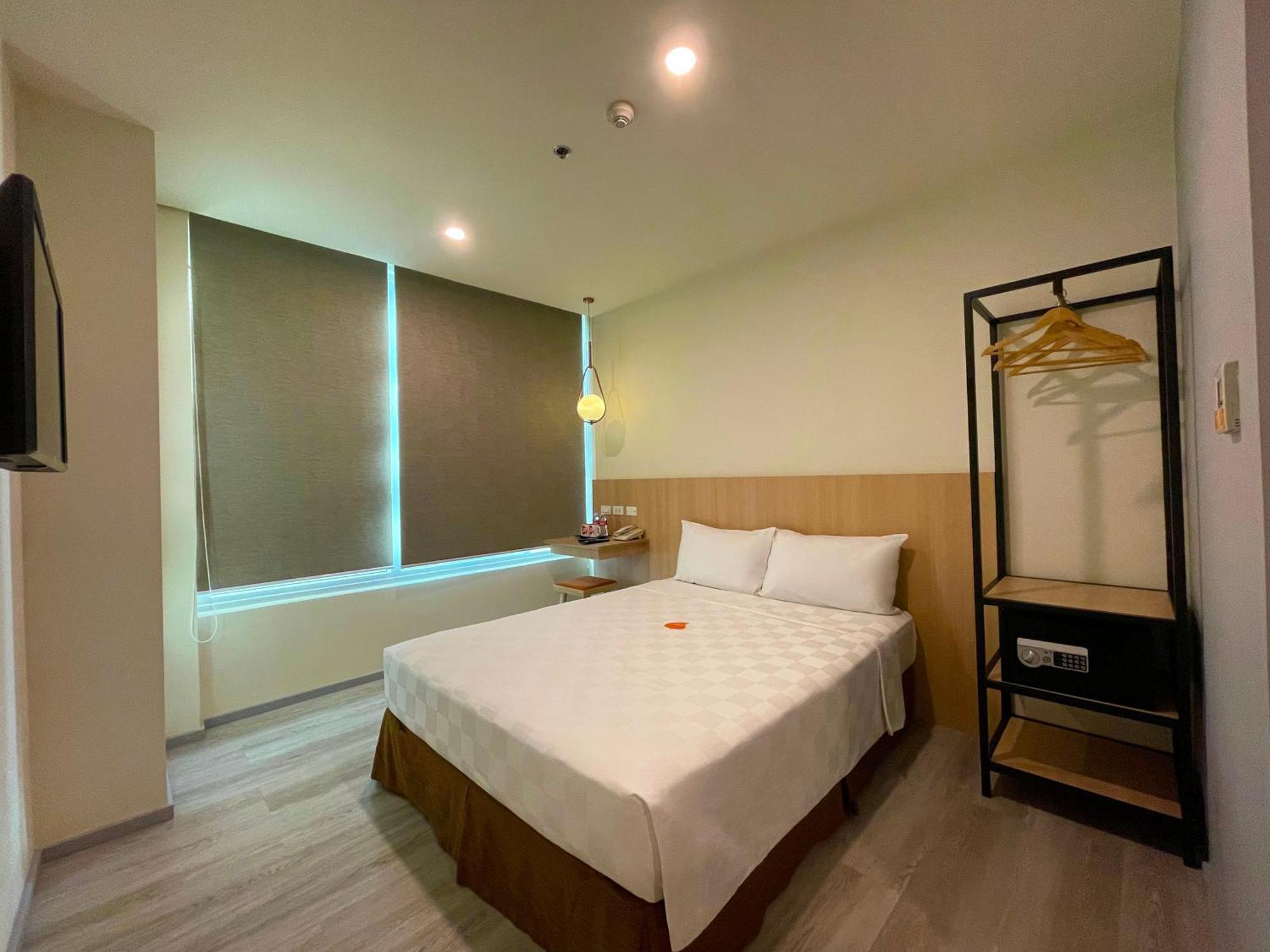 Go Hotels Plus Mandaluyong Bagian luar foto