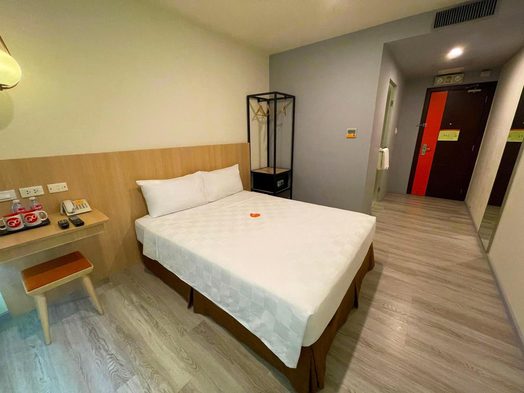 Go Hotels Plus Mandaluyong Bagian luar foto