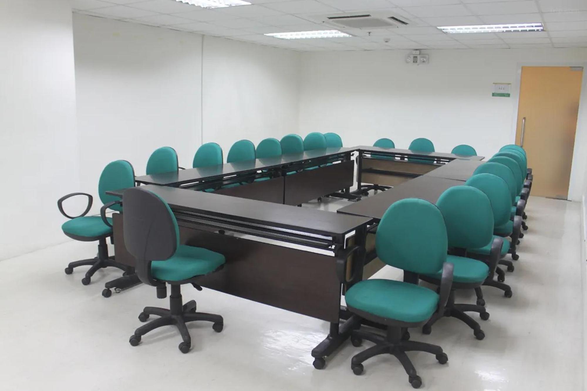 Go Hotels Plus Mandaluyong Bagian luar foto