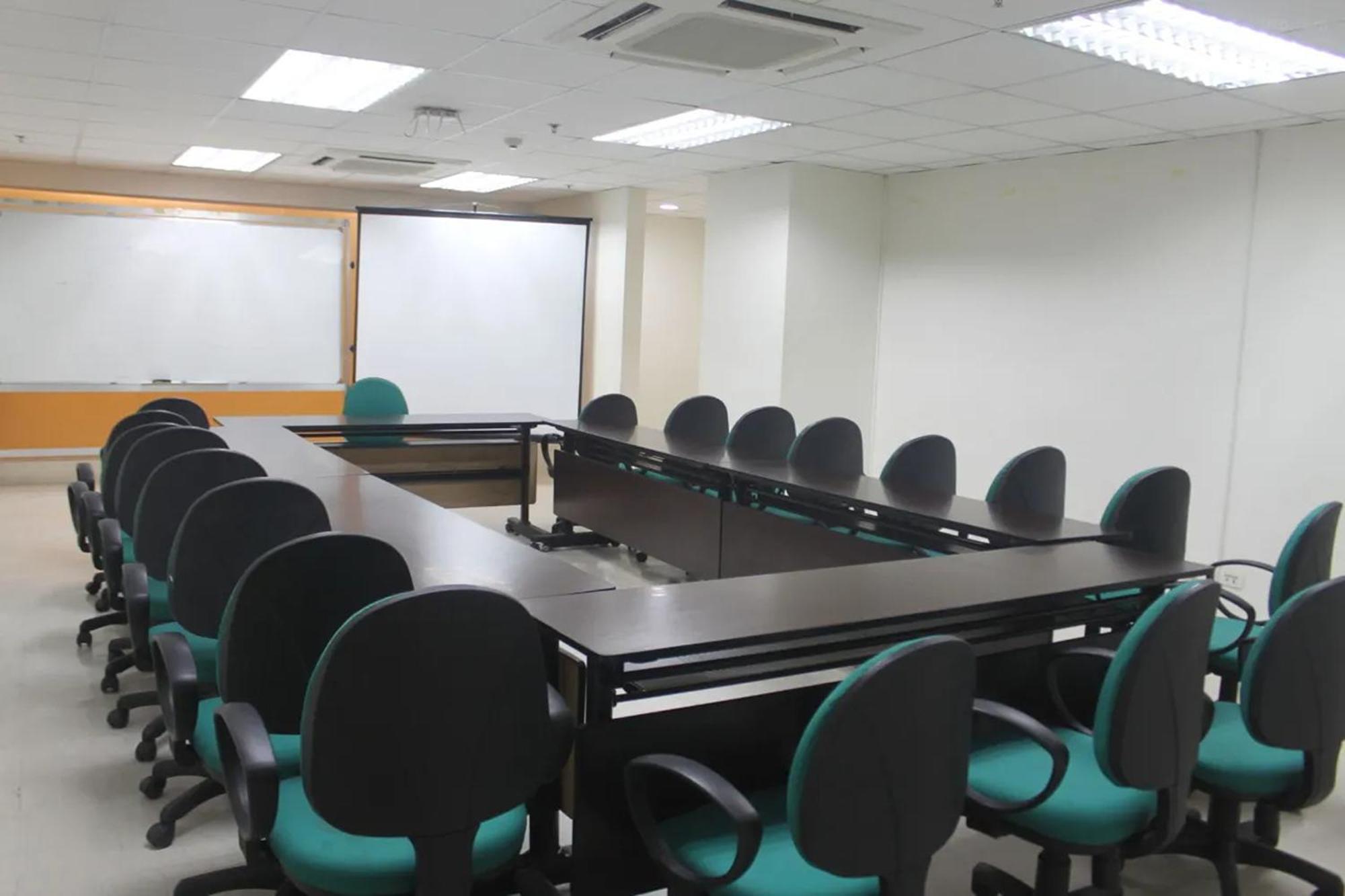 Go Hotels Plus Mandaluyong Bagian luar foto