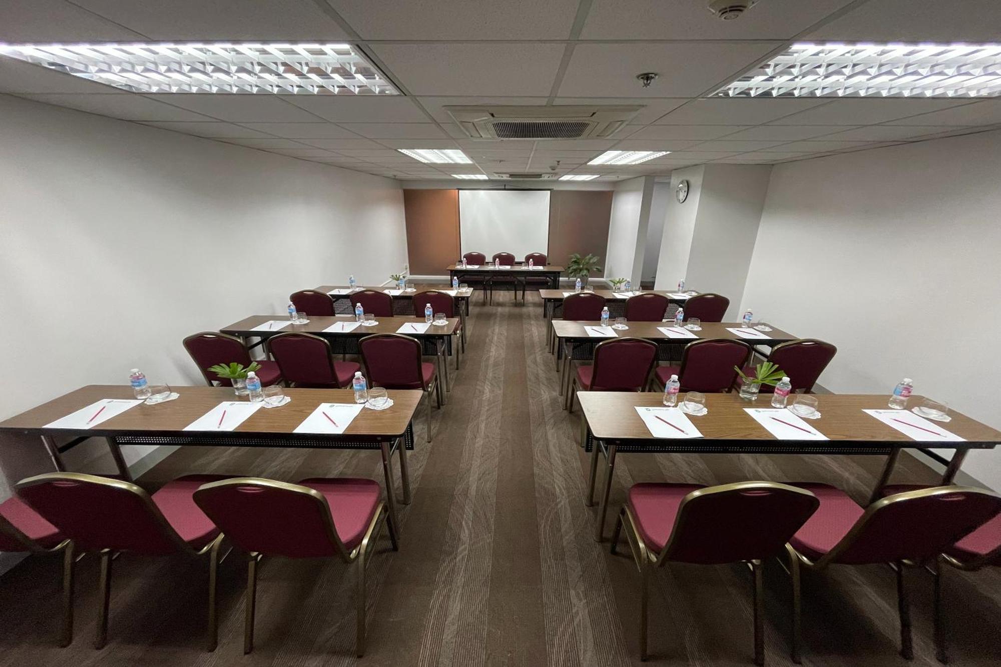 Go Hotels Plus Mandaluyong Bagian luar foto