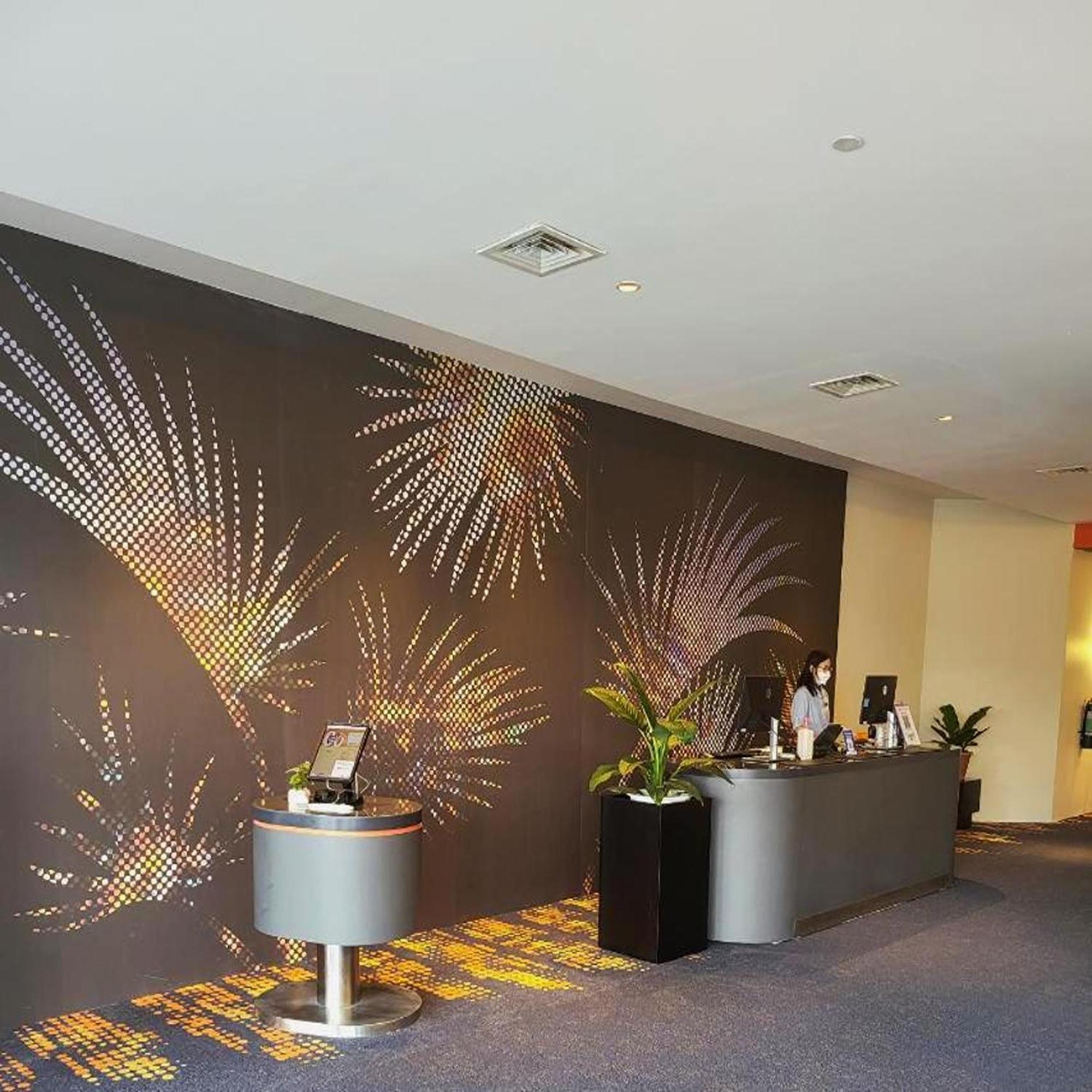 Go Hotels Plus Mandaluyong Bagian luar foto