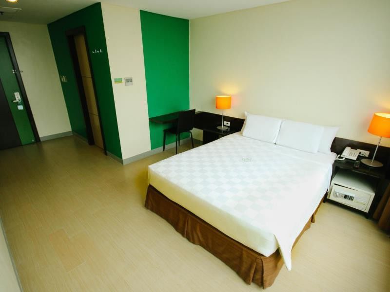 Go Hotels Plus Mandaluyong Bagian luar foto
