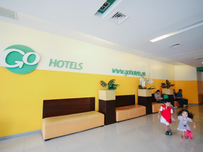 Go Hotels Plus Mandaluyong Bagian luar foto