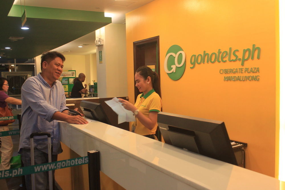 Go Hotels Plus Mandaluyong Bagian luar foto