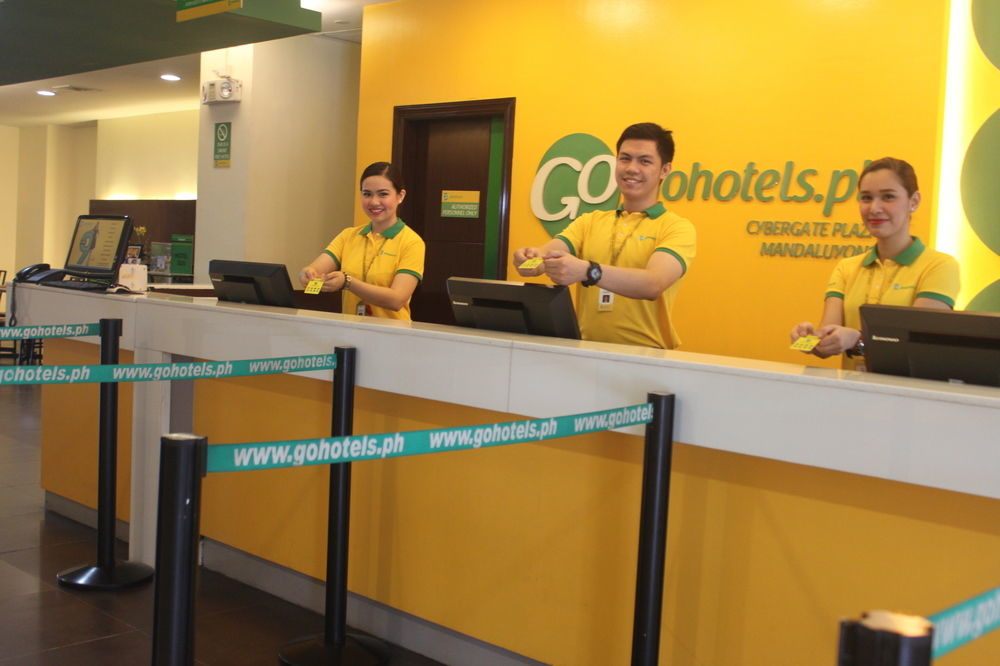 Go Hotels Plus Mandaluyong Bagian luar foto